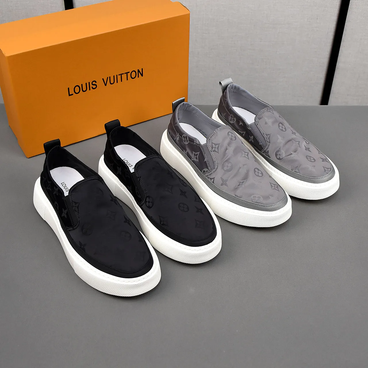 PP400❣️❣️❣️LV breathable cloth shoes, the upper is made of comfortable and breathable fabric, and the ultra-light rubber foam outsole. Men's size 39-44.